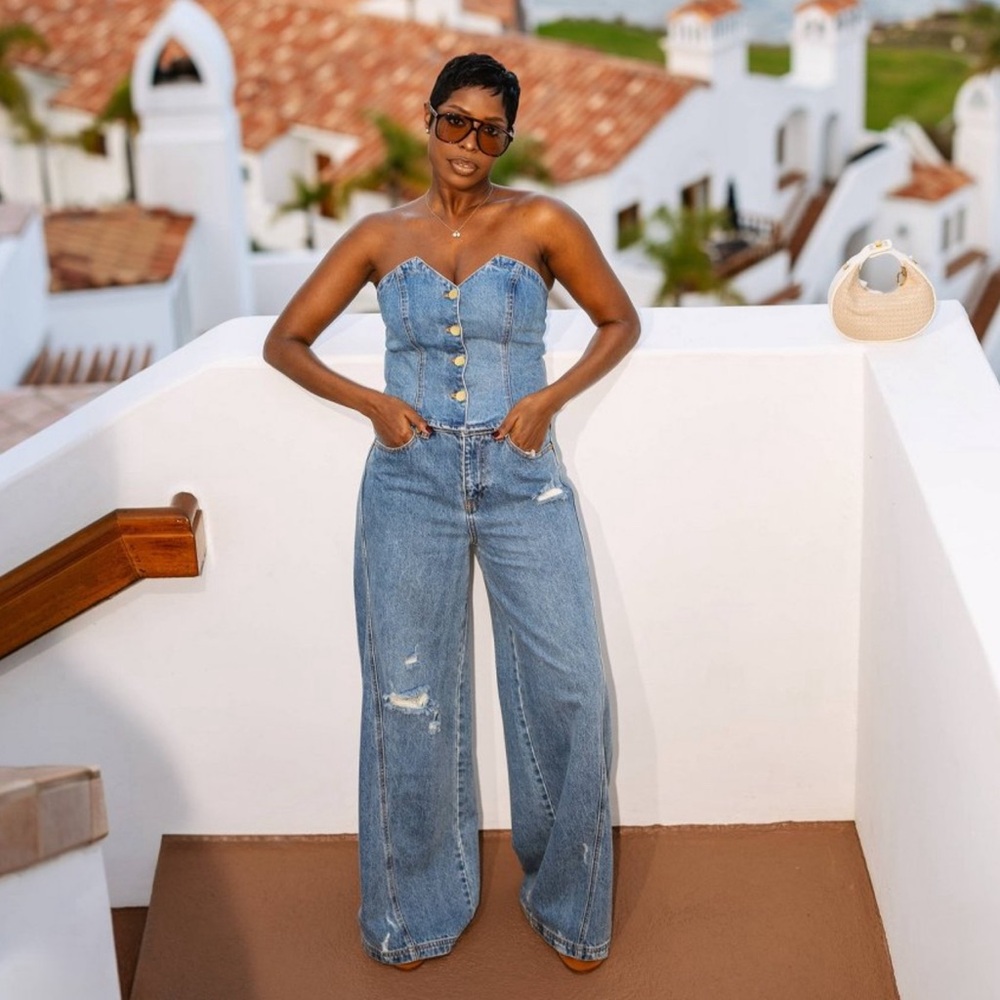 NWT! High-Rise Distressed Wide Leg Jeans Jenee Naylor Future Collective - Sz 6